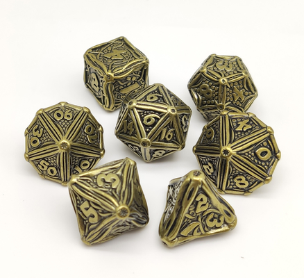 مجموعة النرد RPG ذات السطح المطلي بالذهب متعددة السطوح المعدنية للمطرقة و Yahtzee