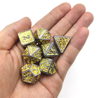 مجموعة النرد المضيئة من بطاقة التجارة للحصول على DND أو RPG متعدد السطوح معدن ذهبي أصفر