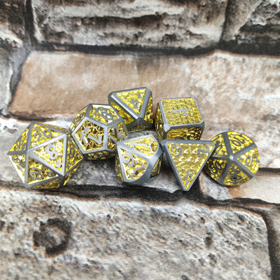 مجموعة النرد المضيئة من بطاقة التجارة للحصول على DND أو RPG متعدد السطوح معدن ذهبي أصفر