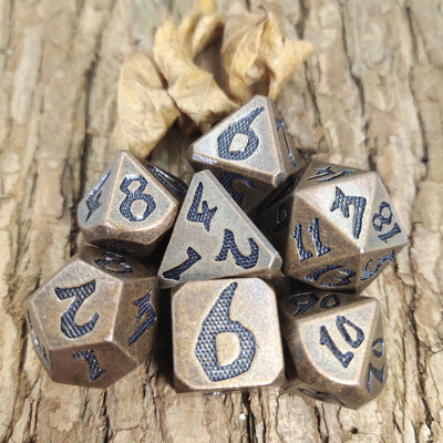 لعبة لوح DND متعددة الألوان من النحاس الأصفر RPG مجموعة النرد متعددة السطوح ارتداء مجموعات النرد النحاسية