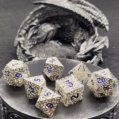 مجموعة الكرات المعدنية المتاهة المجوفة DND كروسو'S Call RPG متعددة الأوجه