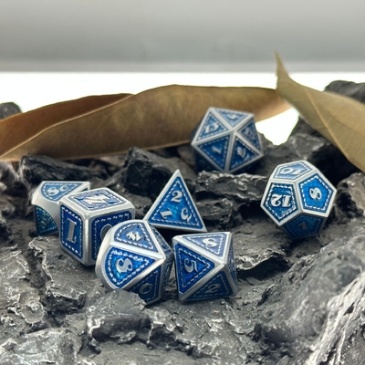 مجموعة الكرات المعدنية الصلبة على نطاق التنين متعددة الألوان DND RPG الألوان الساطعة