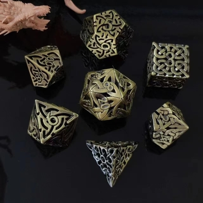 لعبة لعب الكرات المعدنية (DND) المتشابكة