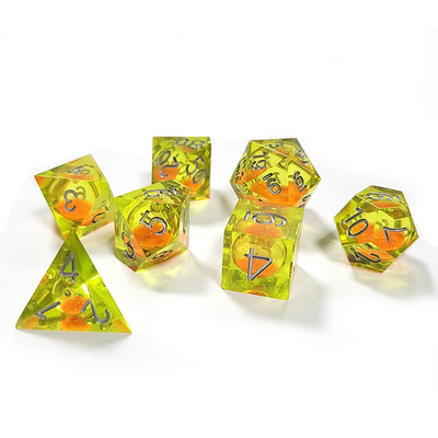 الرمل المتدفق البرتقالي الصفراء الراتنج الكريستالي Dnd Dice Sharp Edge Fantasy