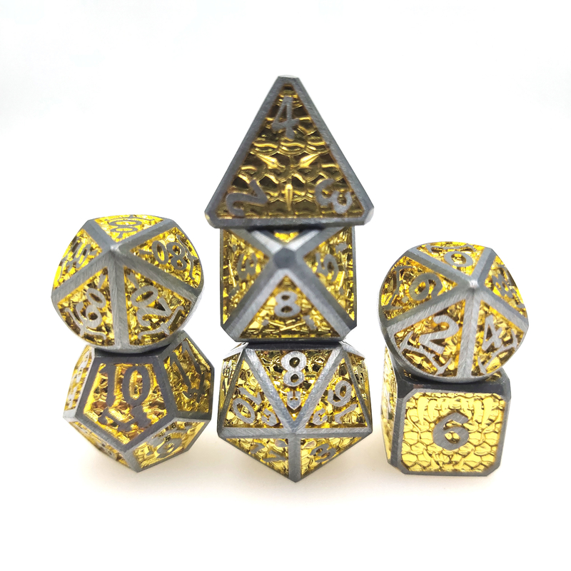 مجموعة النرد المضيئة من بطاقة التجارة للحصول على DND أو RPG متعدد السطوح معدن ذهبي أصفر
