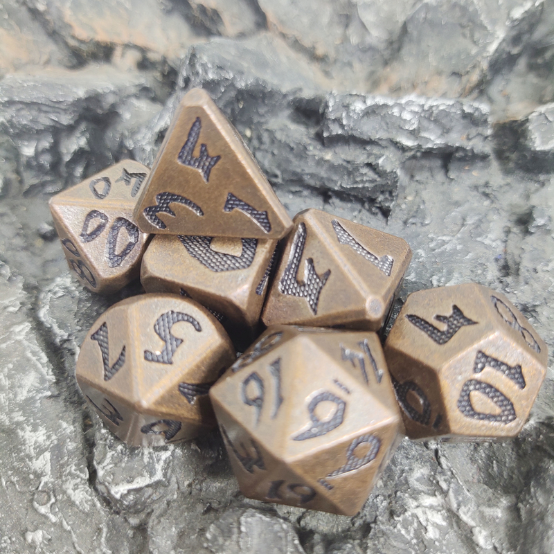 لعبة لوح DND متعددة الألوان من النحاس الأصفر RPG مجموعة النرد متعددة السطوح ارتداء مجموعات النرد النحاسية